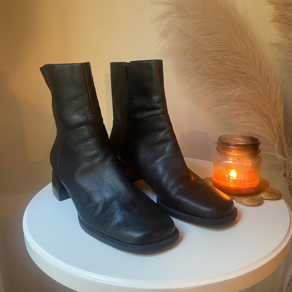 Black Leather Brooklyn boots. - Picture 2 of 6